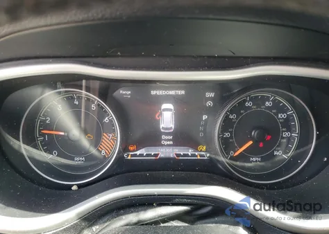 2015 Jeep Cherokee Trailhawk z USA, uszkodzony, nr VIN 1C4PJMBS4FW587553